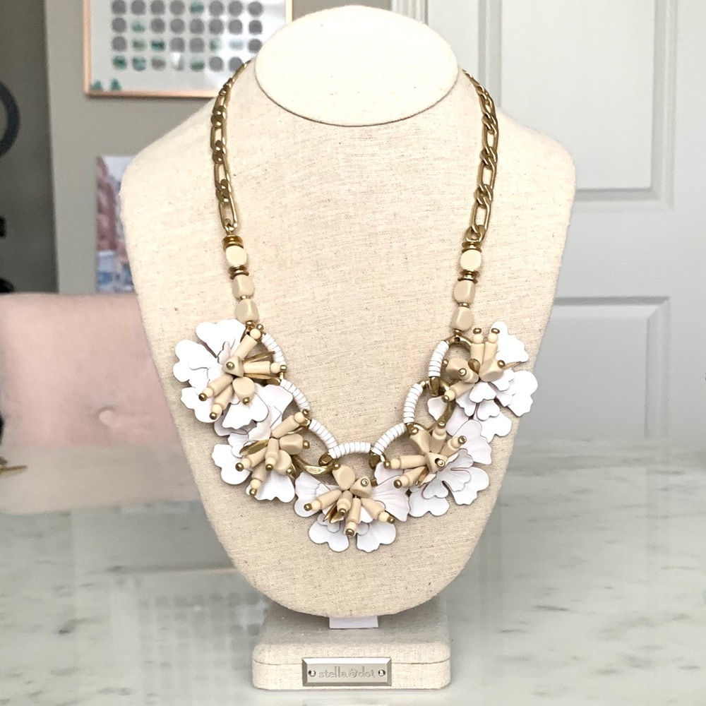 Stella & Dot Cynthia Necklace